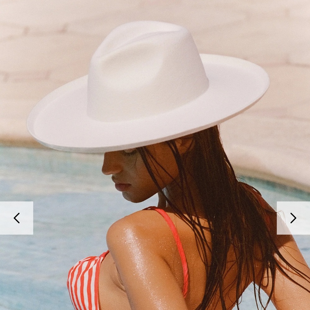 MADE IN MEXICO -  cream suede hat